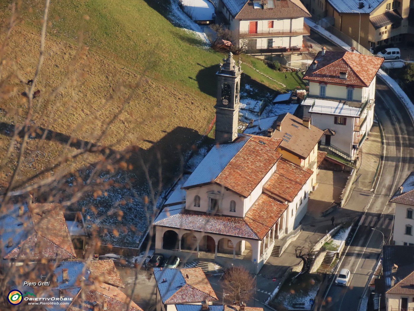 43 Maxi zoom sulla chiesa di Valpiana.JPG